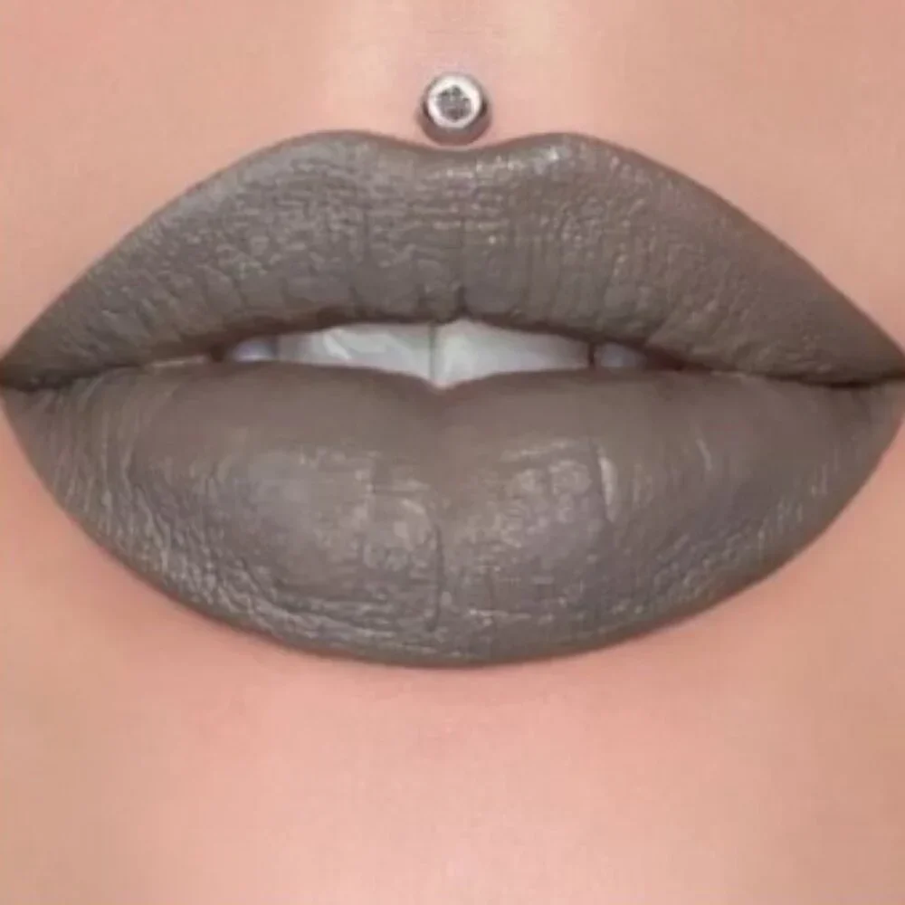 New Grave Digger - Jeffree Star Velvet Trap Lipstick